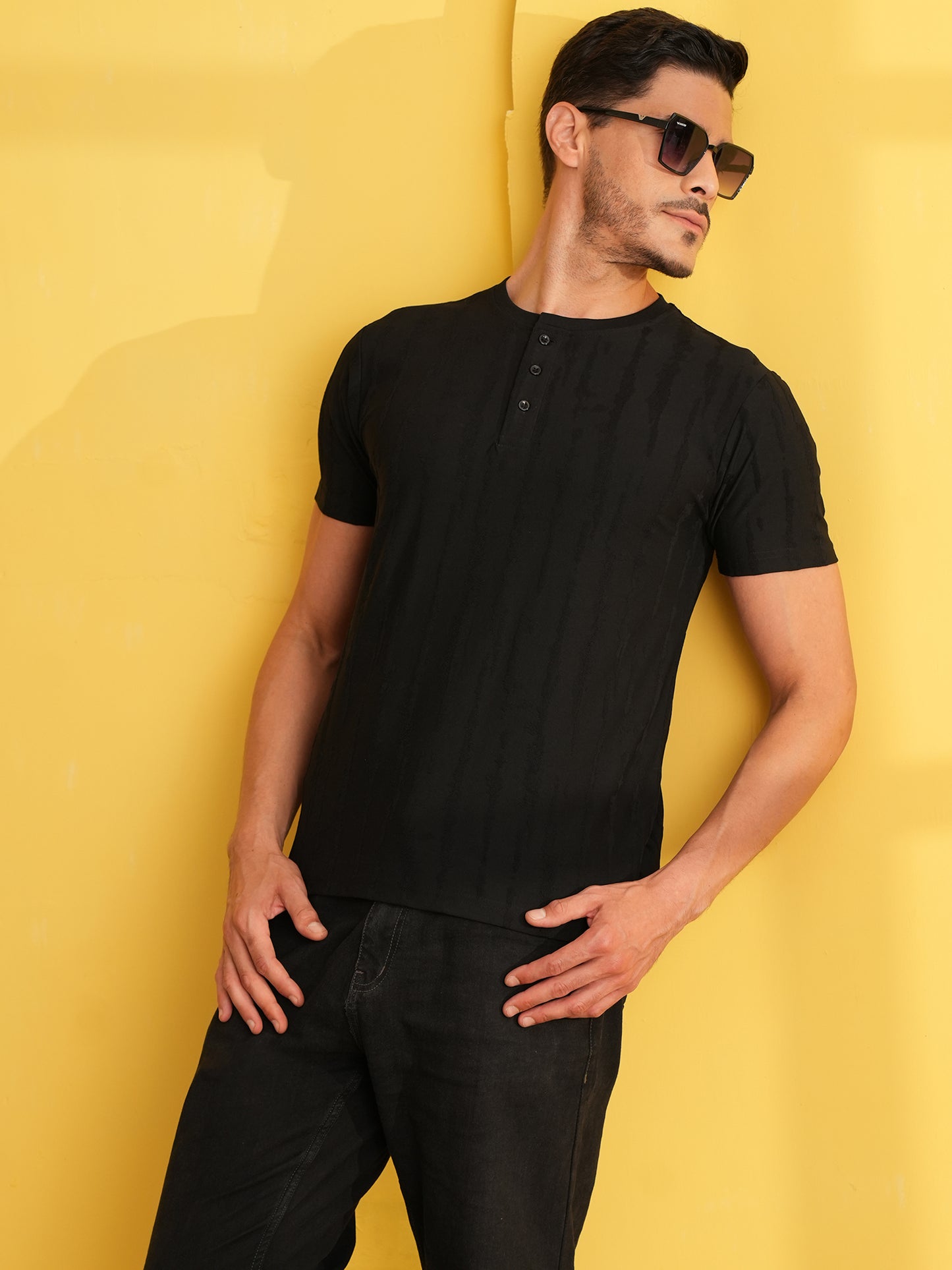 Men Textured Round Neck T-shirt Black