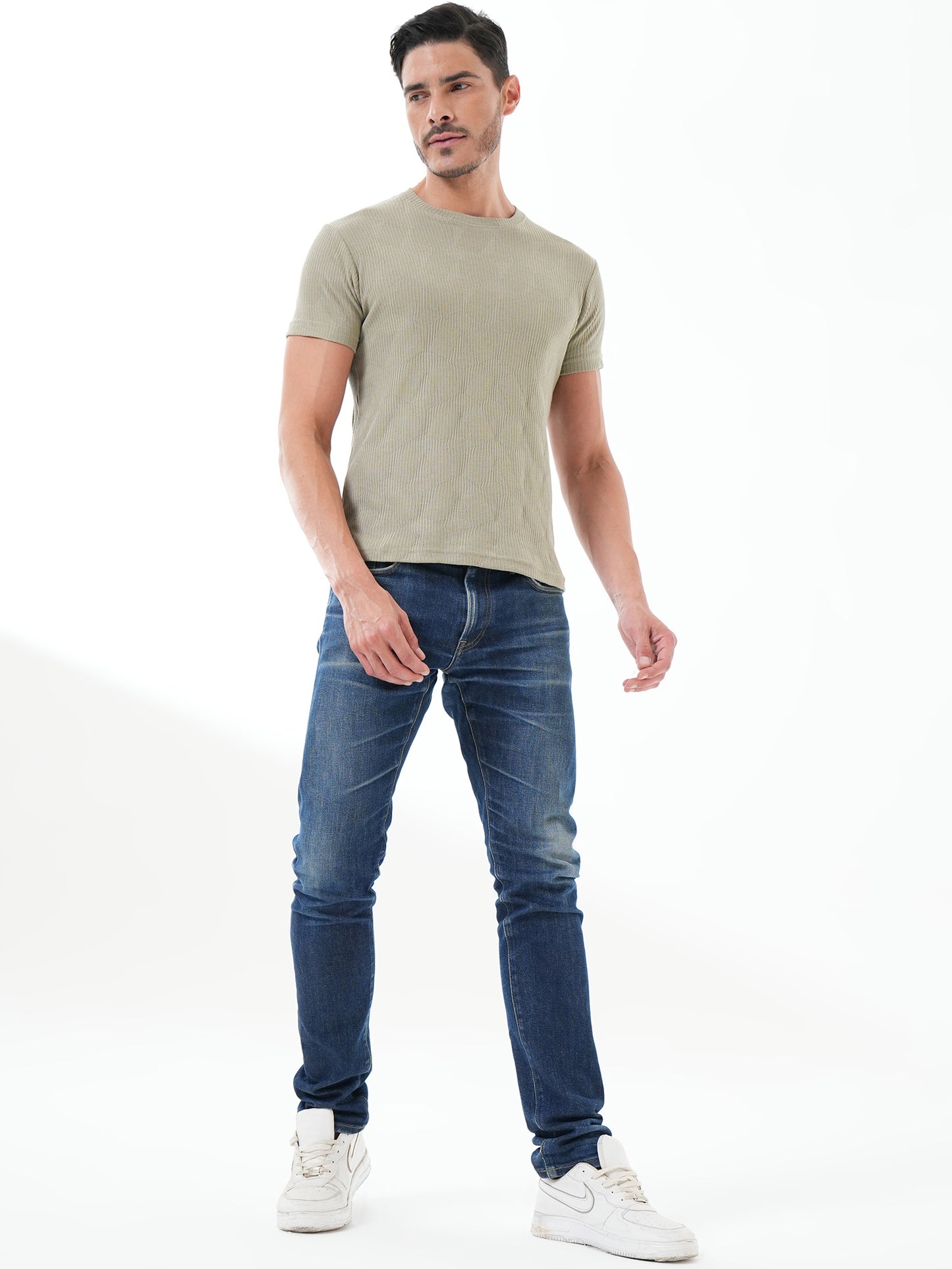 Men Solid Textured Round Neck T-shirt Olive