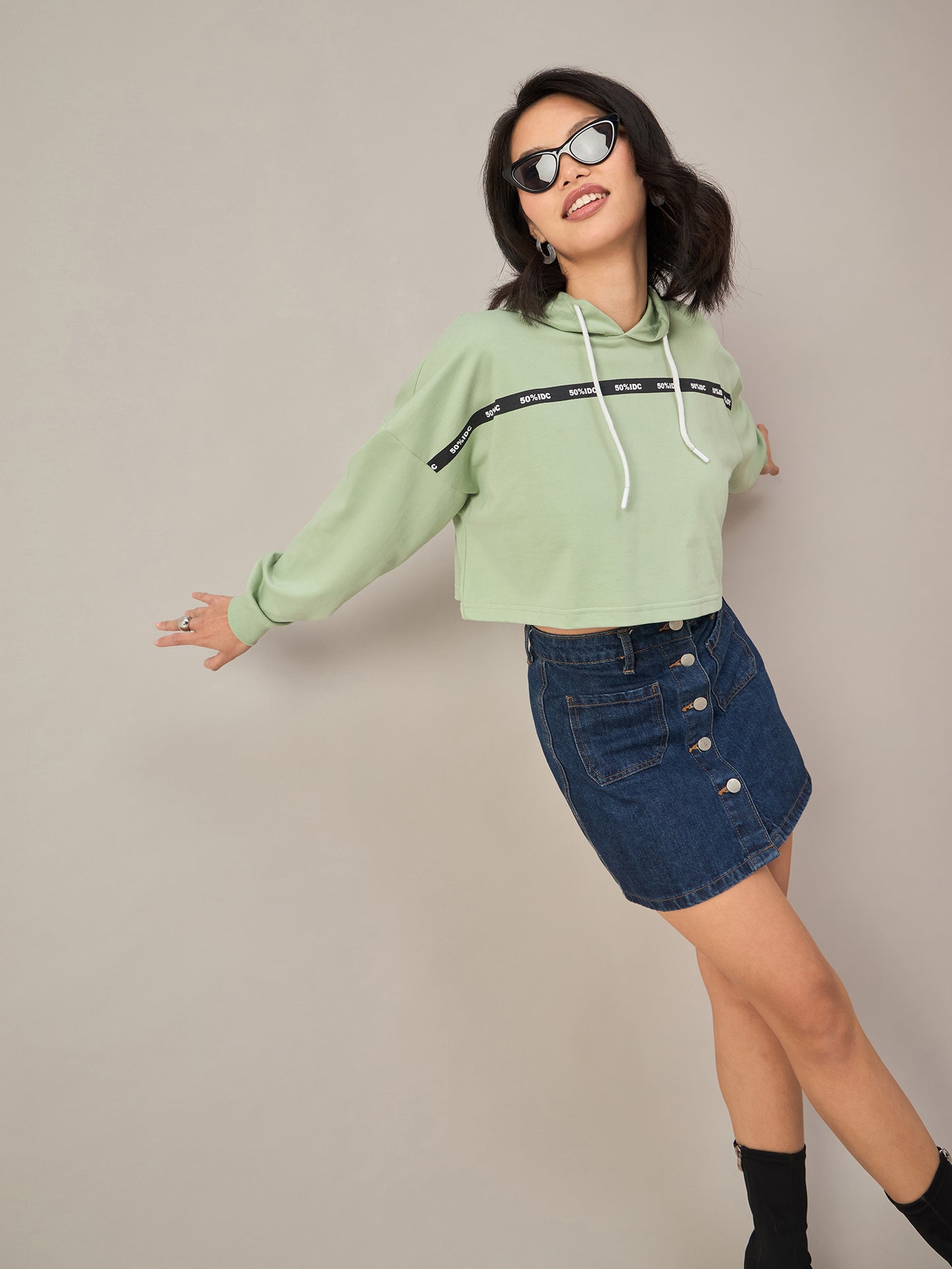 Green Women Solid Cropped Hoodie Sweatshirt