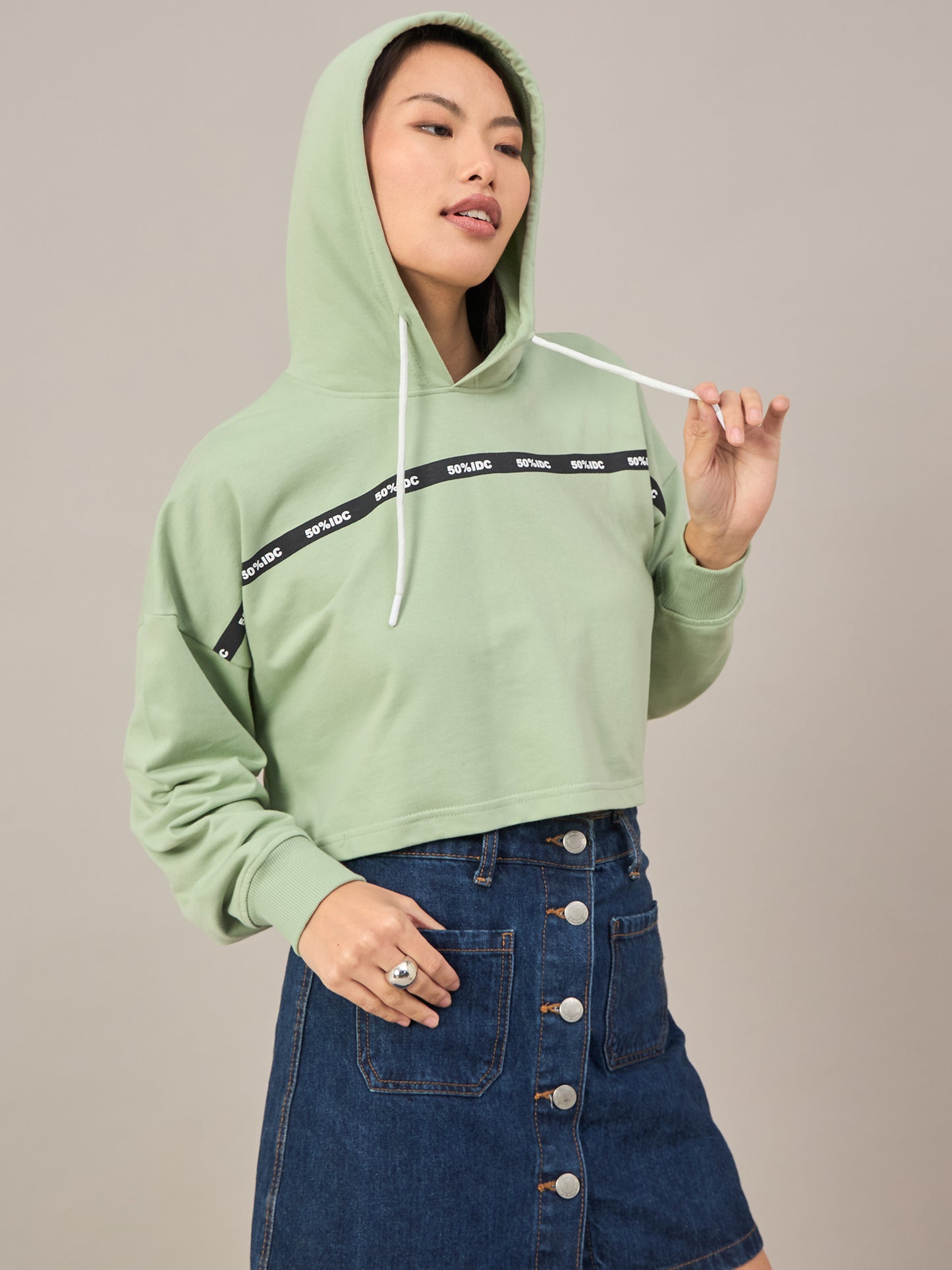 Green Women Solid Cropped Hoodie Sweatshirt
