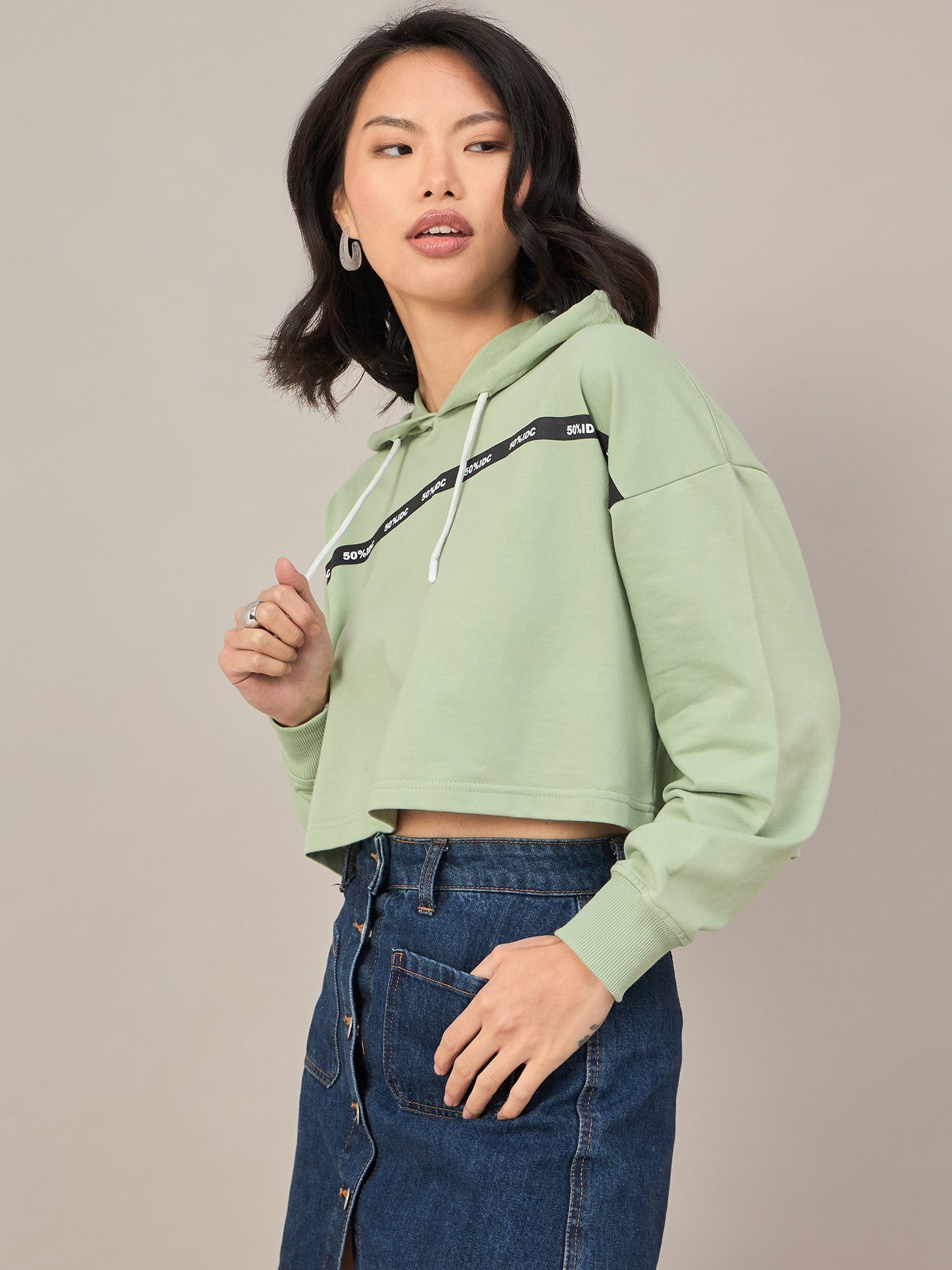 Green Women Solid Cropped Hoodie Sweatshirt
