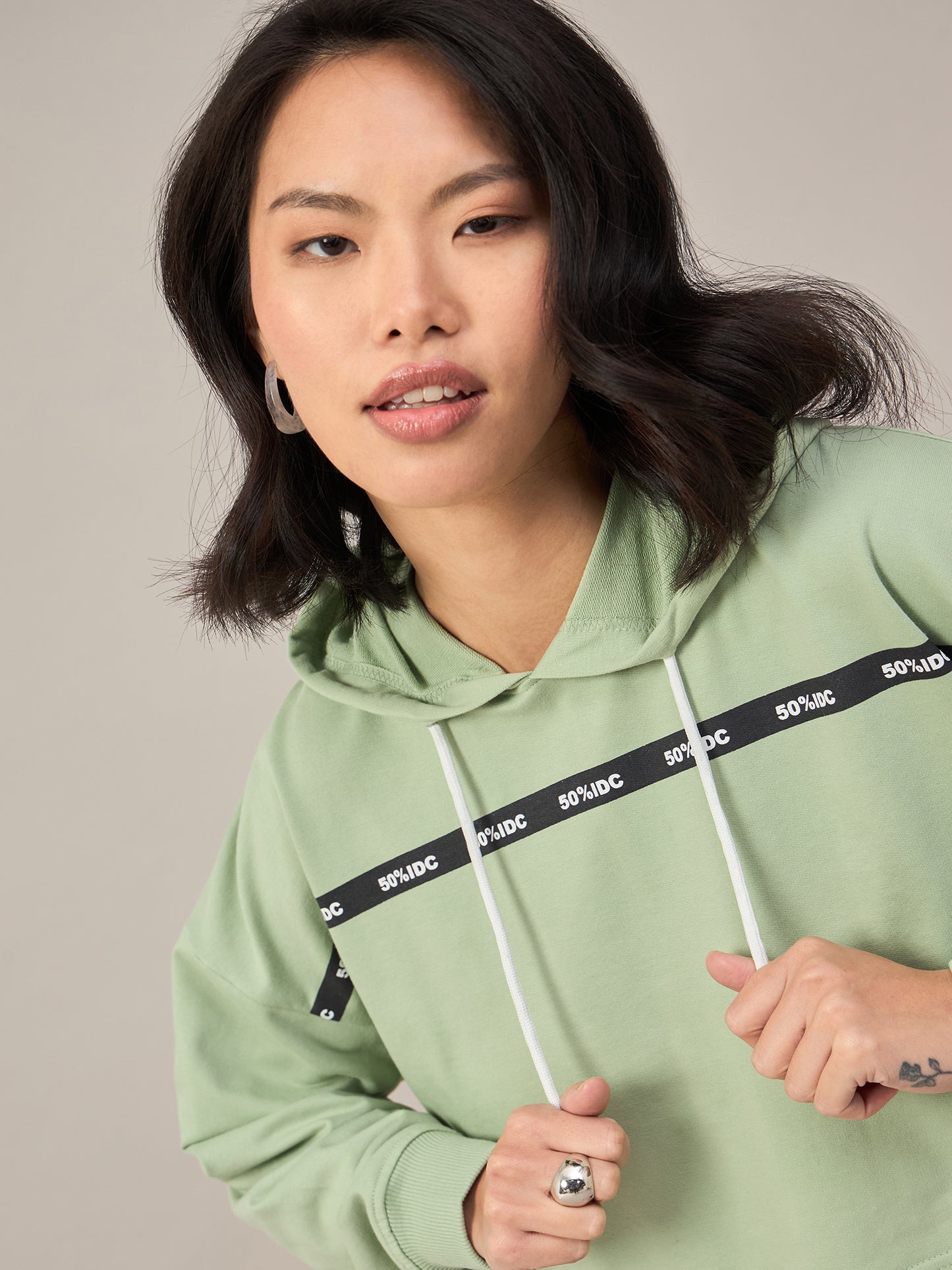 Green Women Solid Cropped Hoodie Sweatshirt