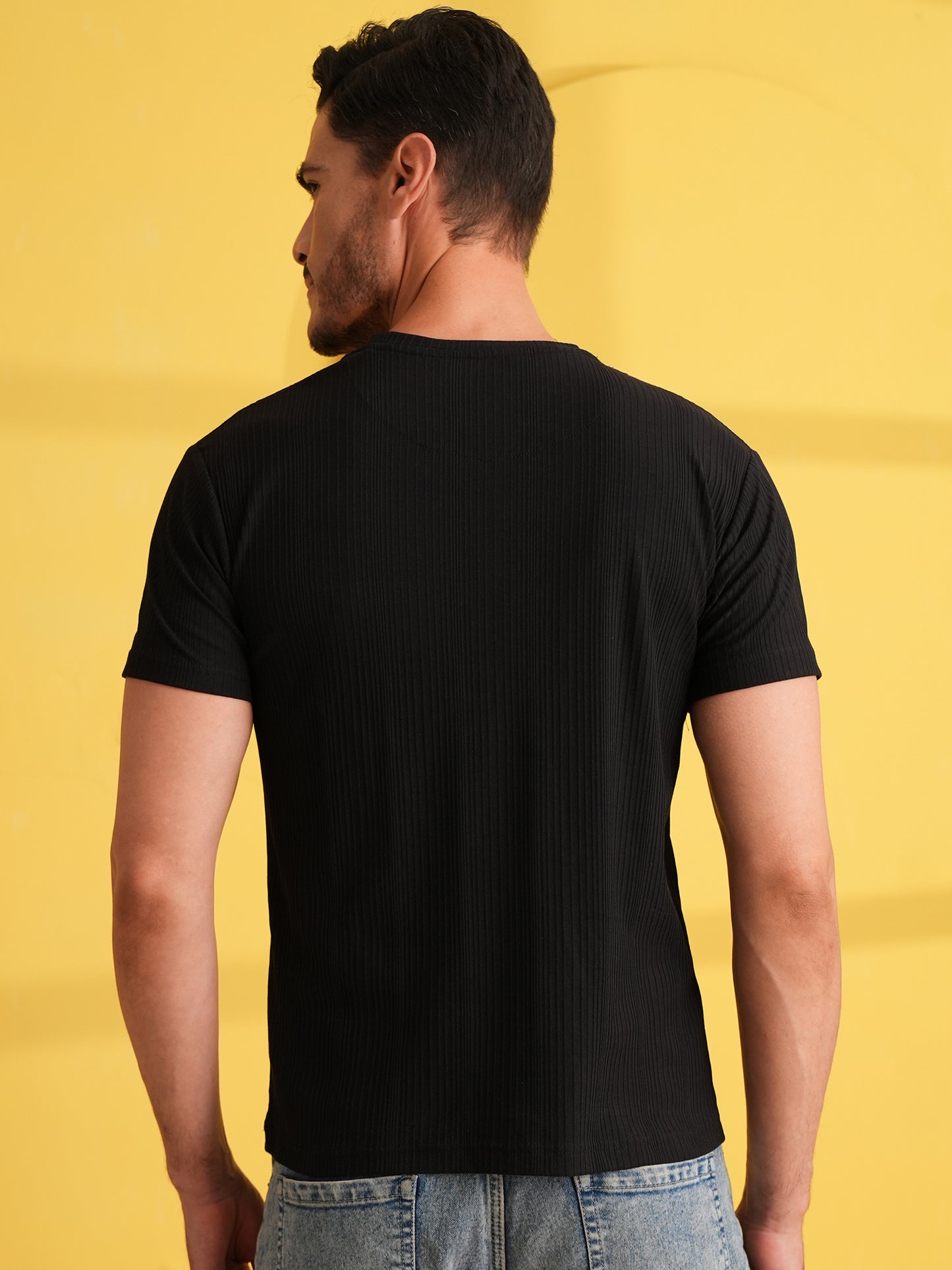 Men Solid Round Neck T-shirt Black