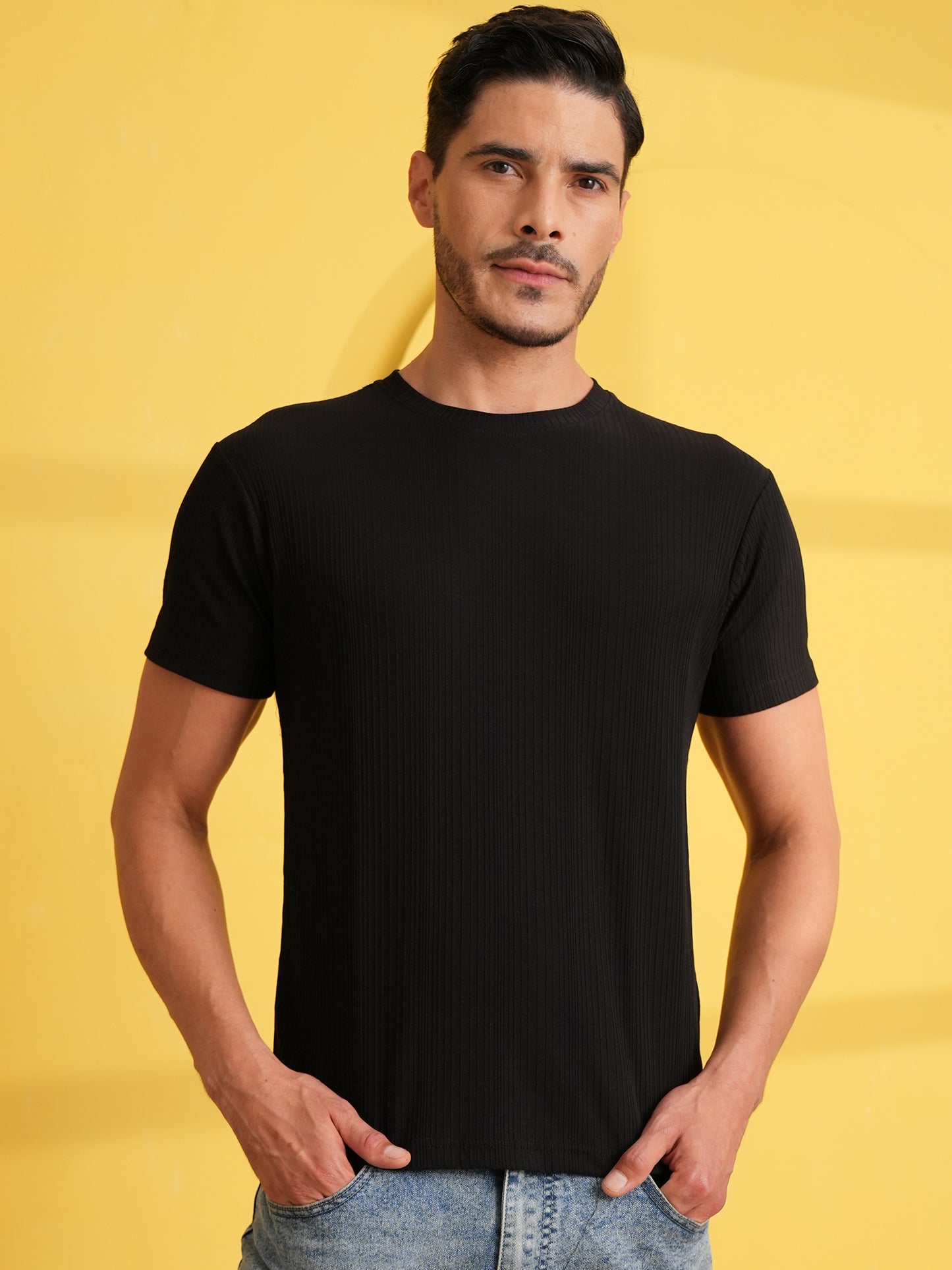 Men Solid Round Neck T-shirt Black