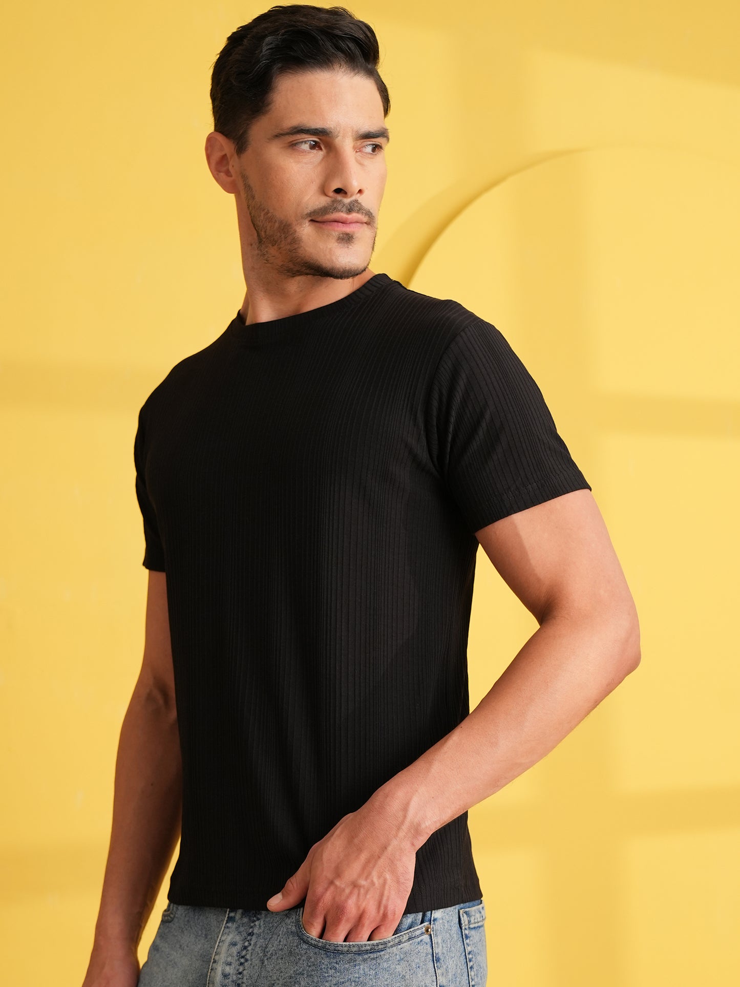 Men Solid Round Neck T-shirt Black