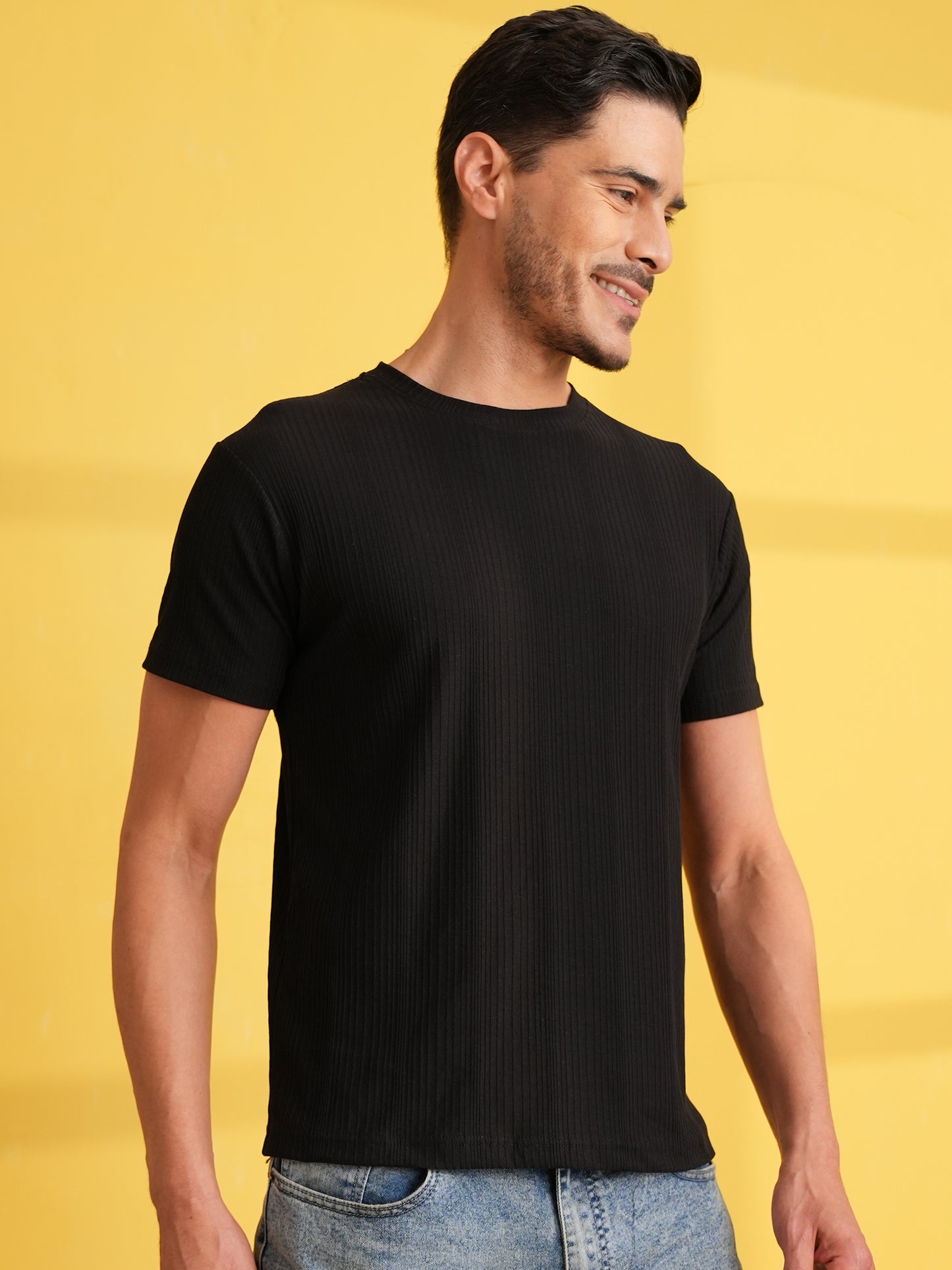 Men Solid Round Neck T-shirt Black