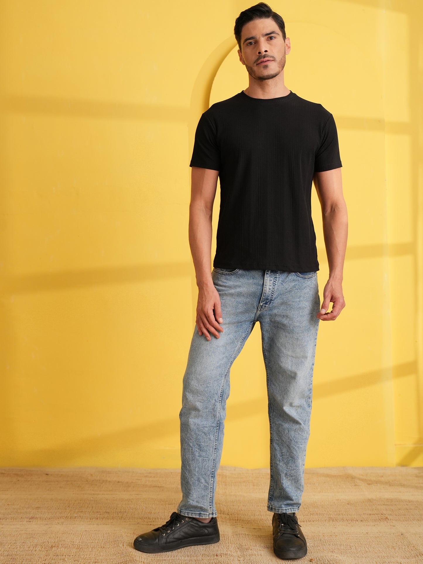 Men Solid Round Neck T-shirt Black