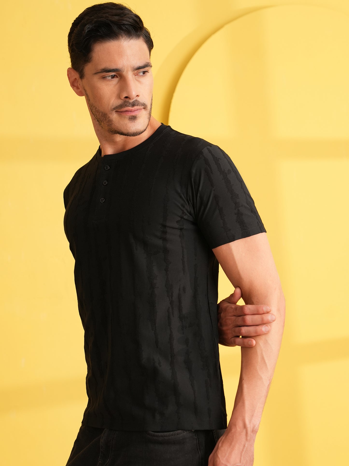 Men Textured Round Neck T-shirt Black