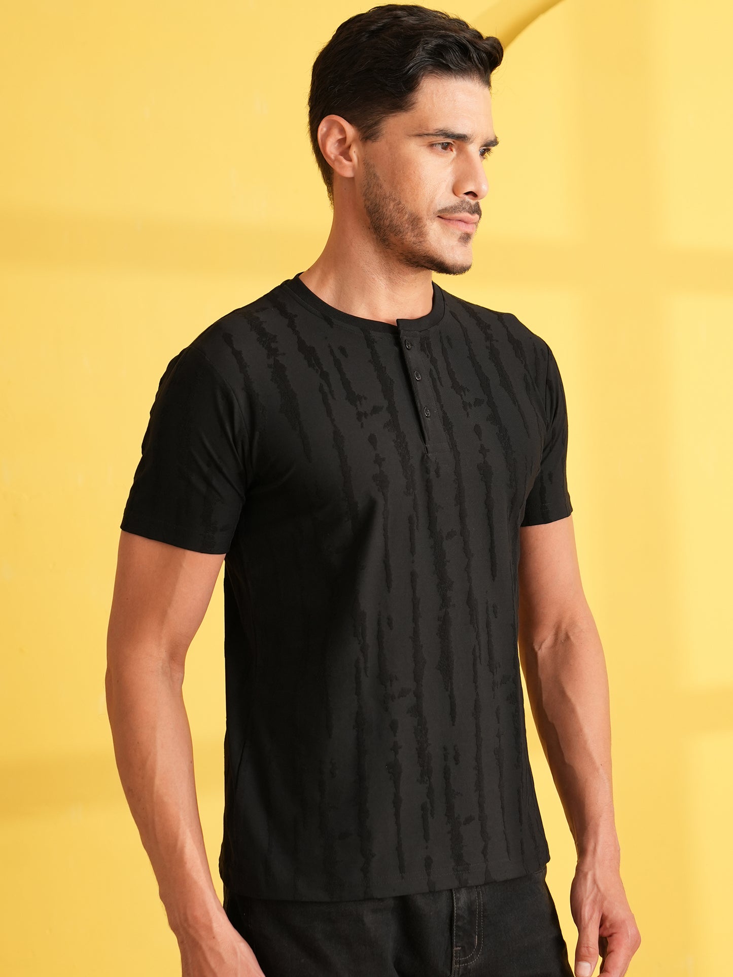 Men Textured Round Neck T-shirt Black