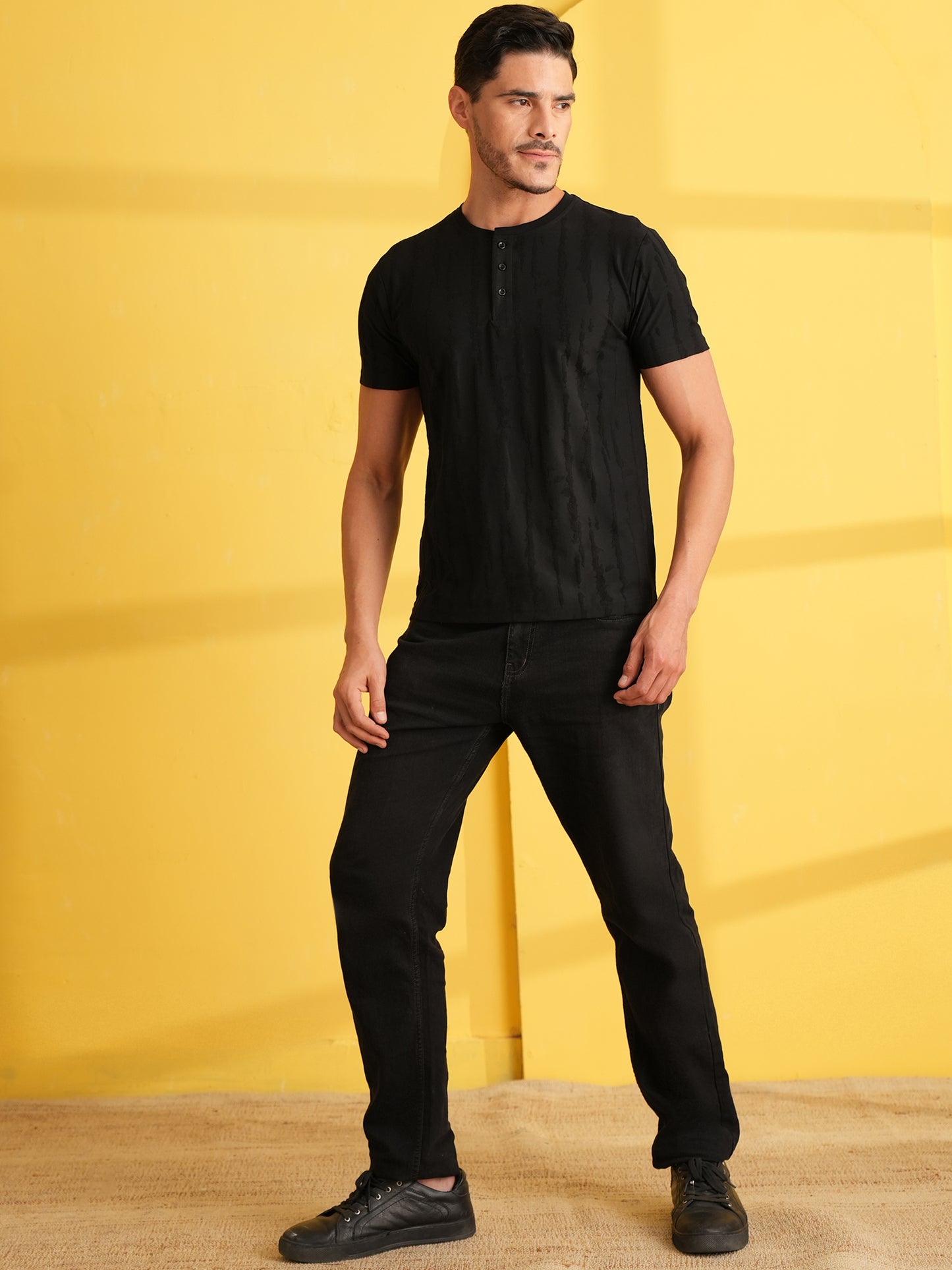 Men Textured Round Neck T-shirt Black