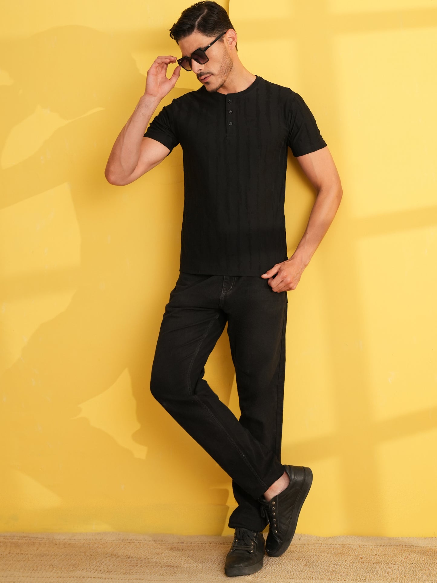 Men Textured Round Neck T-shirt Black