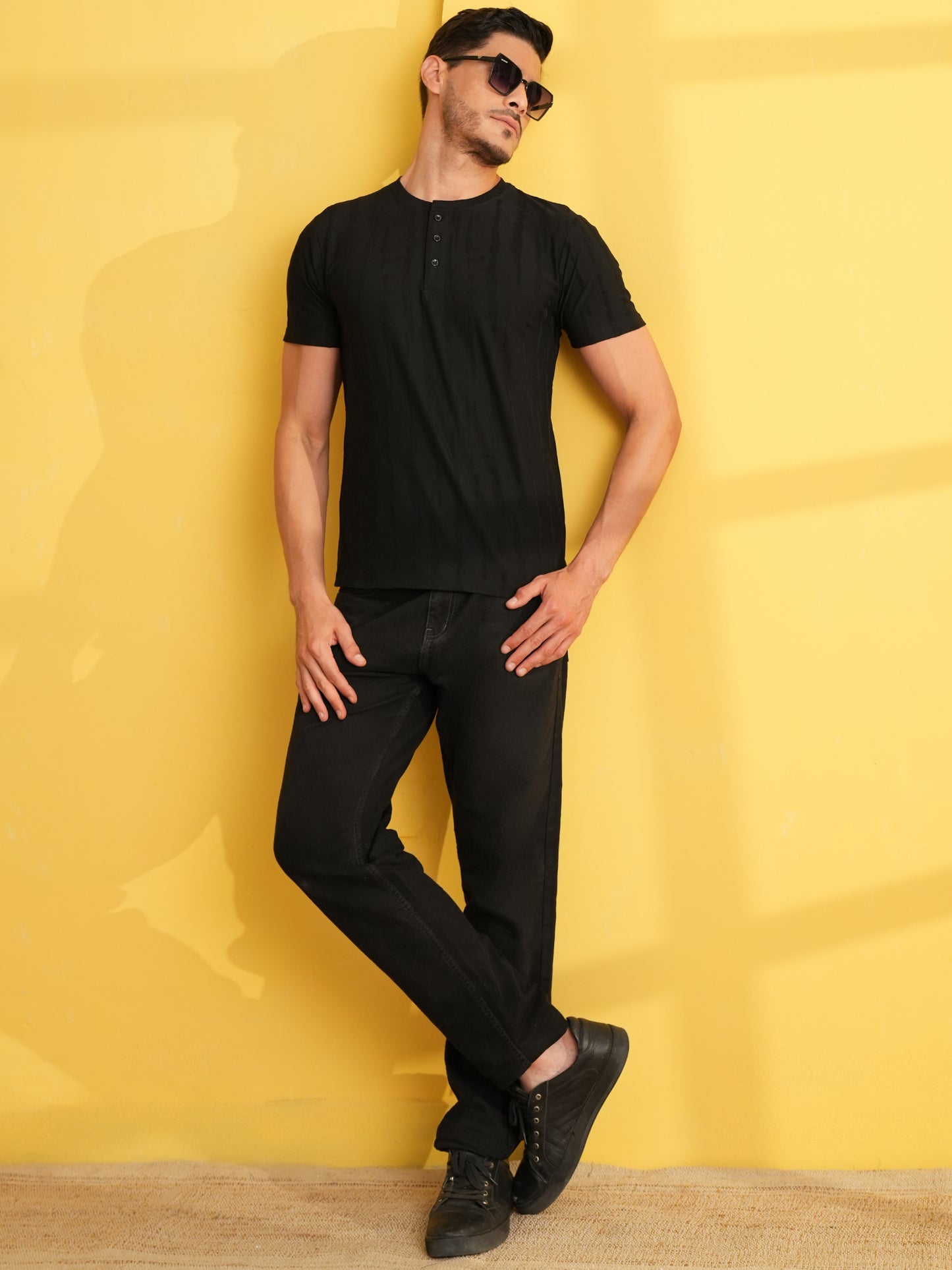 Men Textured Round Neck T-shirt Black