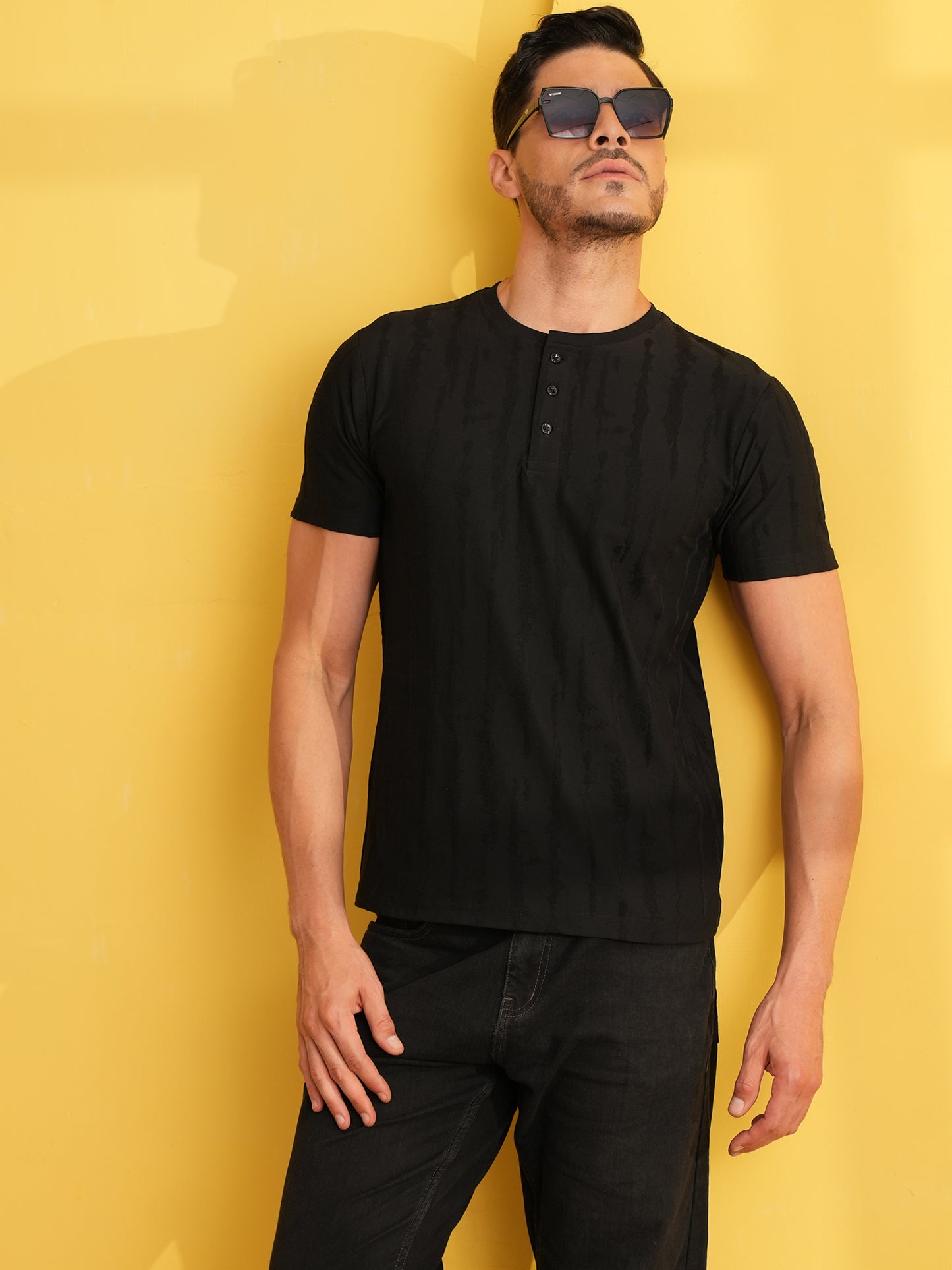 Men Textured Round Neck T-shirt Black