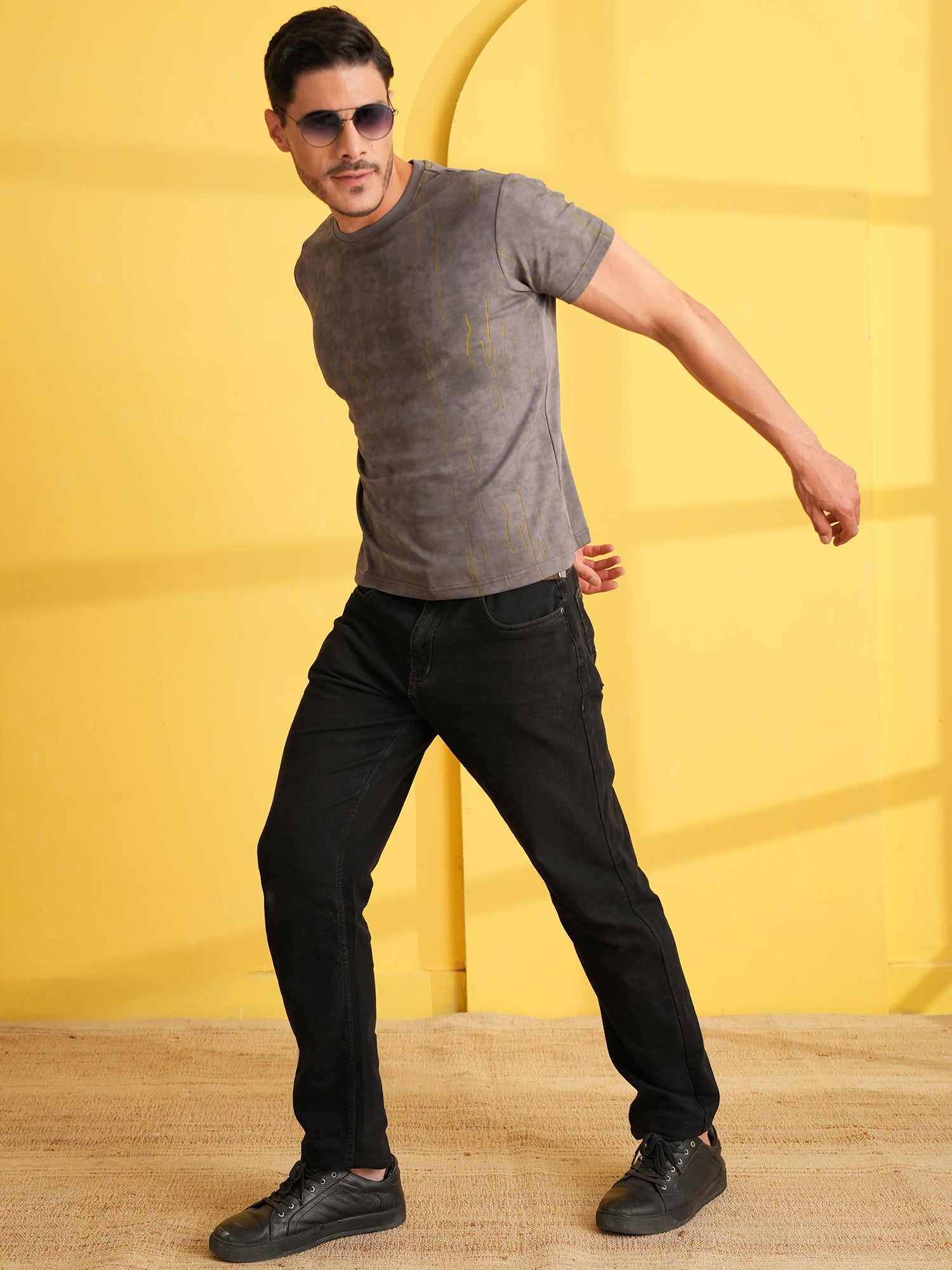 Men Textured Round Neck T-shirt Green - Reprise