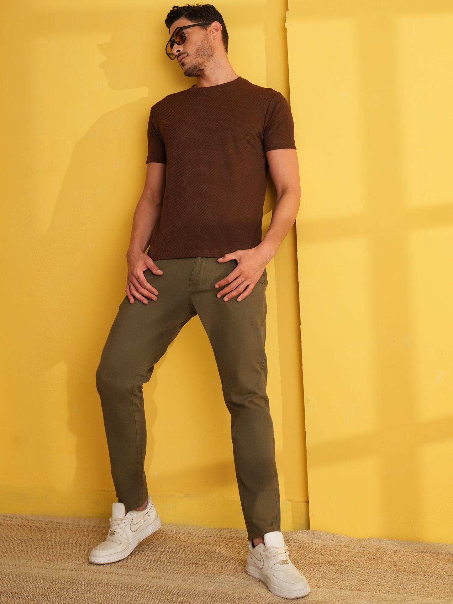 Men Solid Round Neck T-shirt Brown