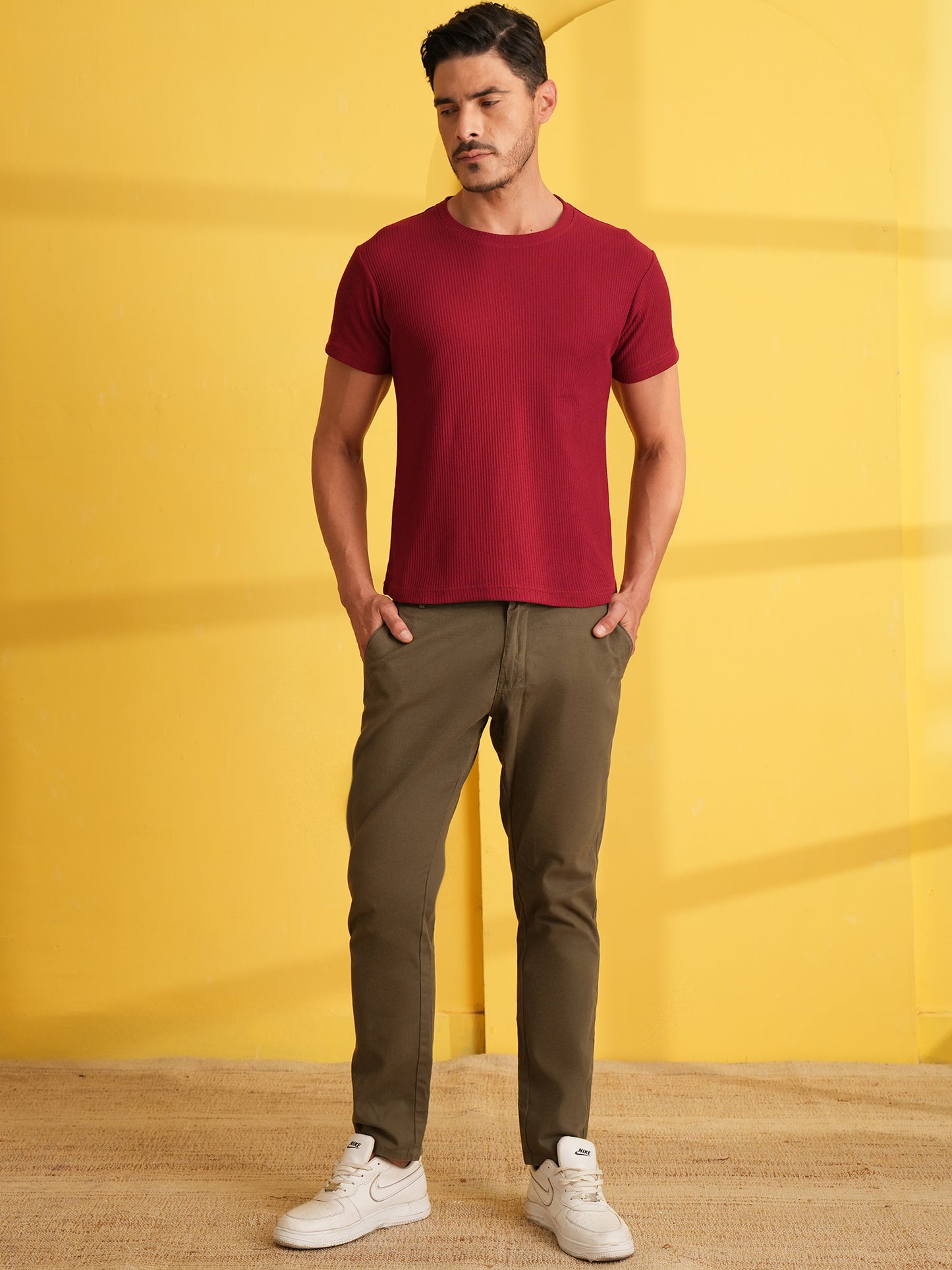 Men Solid Round Neck T-shirt Maroon