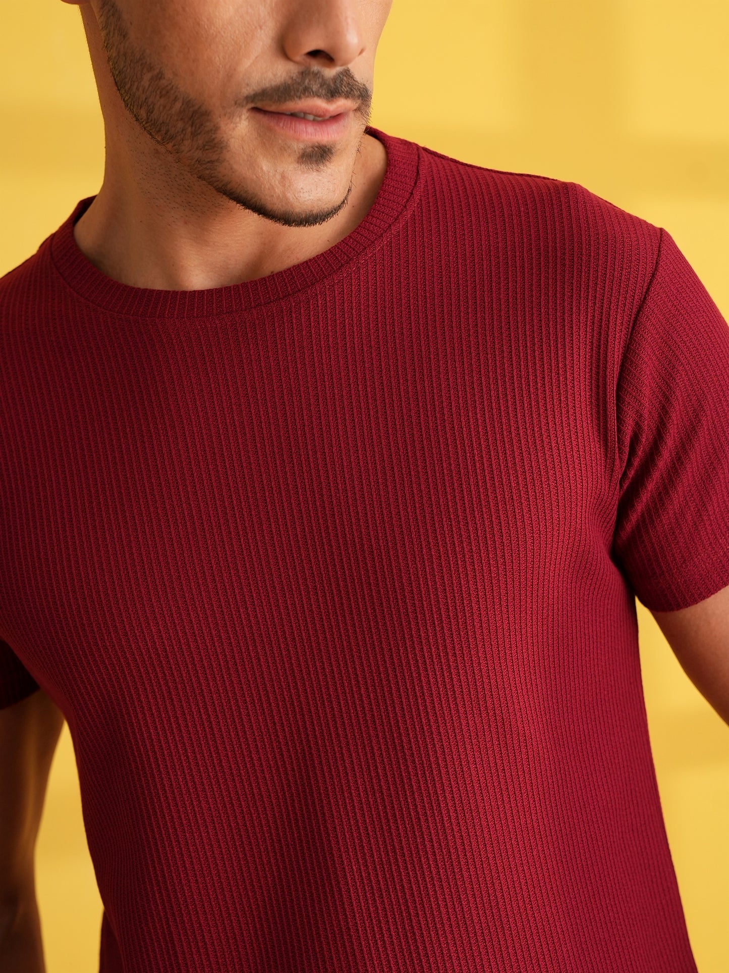 Men Solid Round Neck T-shirt Maroon