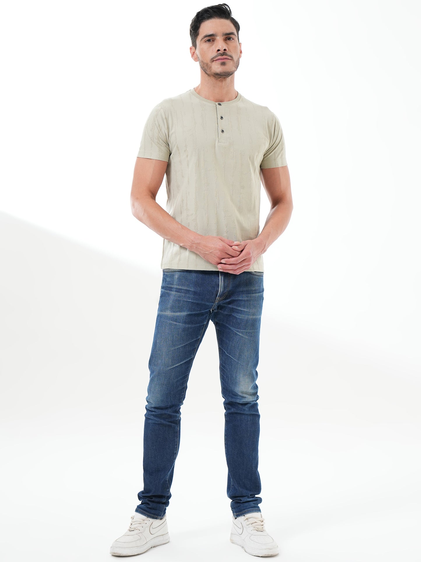 Men Textured Round Neck T-shirt Pista Green