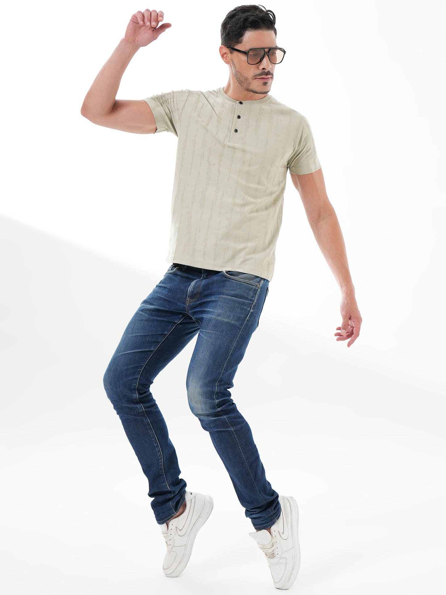 Men Textured Round Neck T-shirt Pista Green