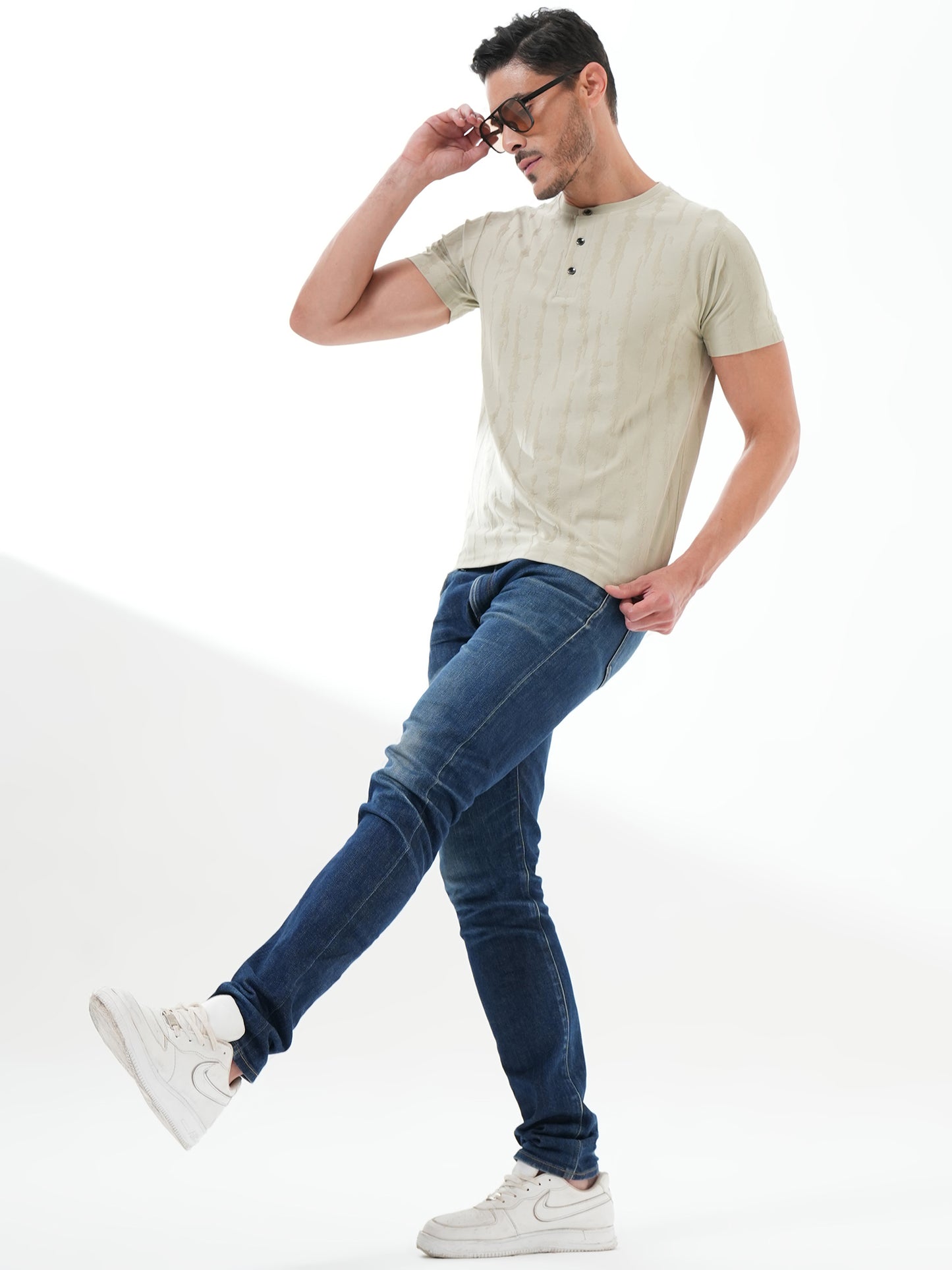 Men Textured Round Neck T-shirt Pista Green