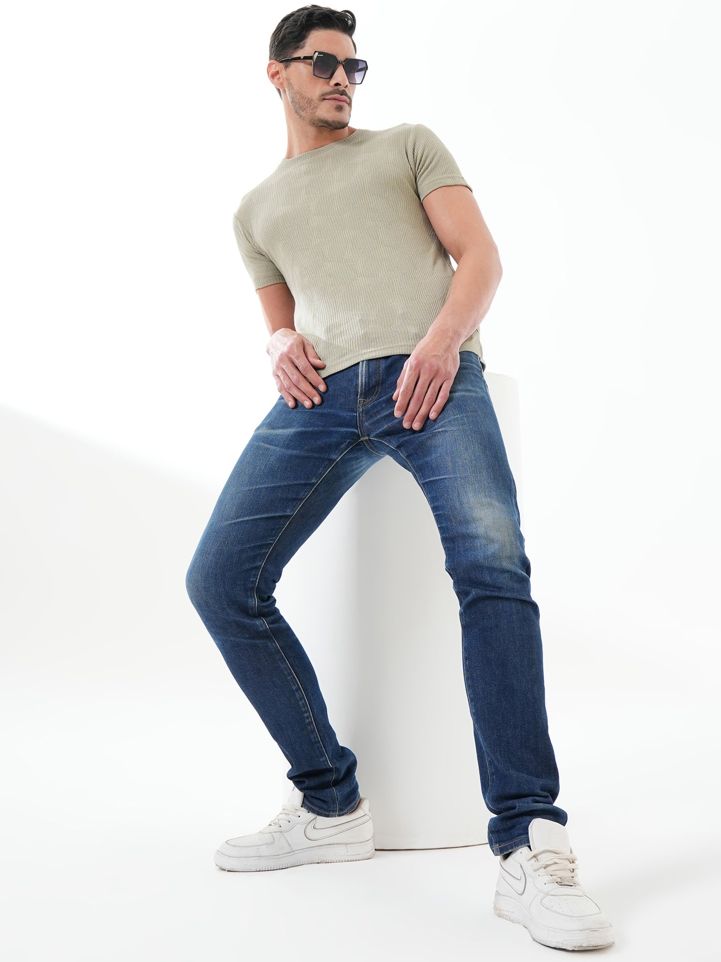 Men Solid Textured Round Neck T-shirt Olive