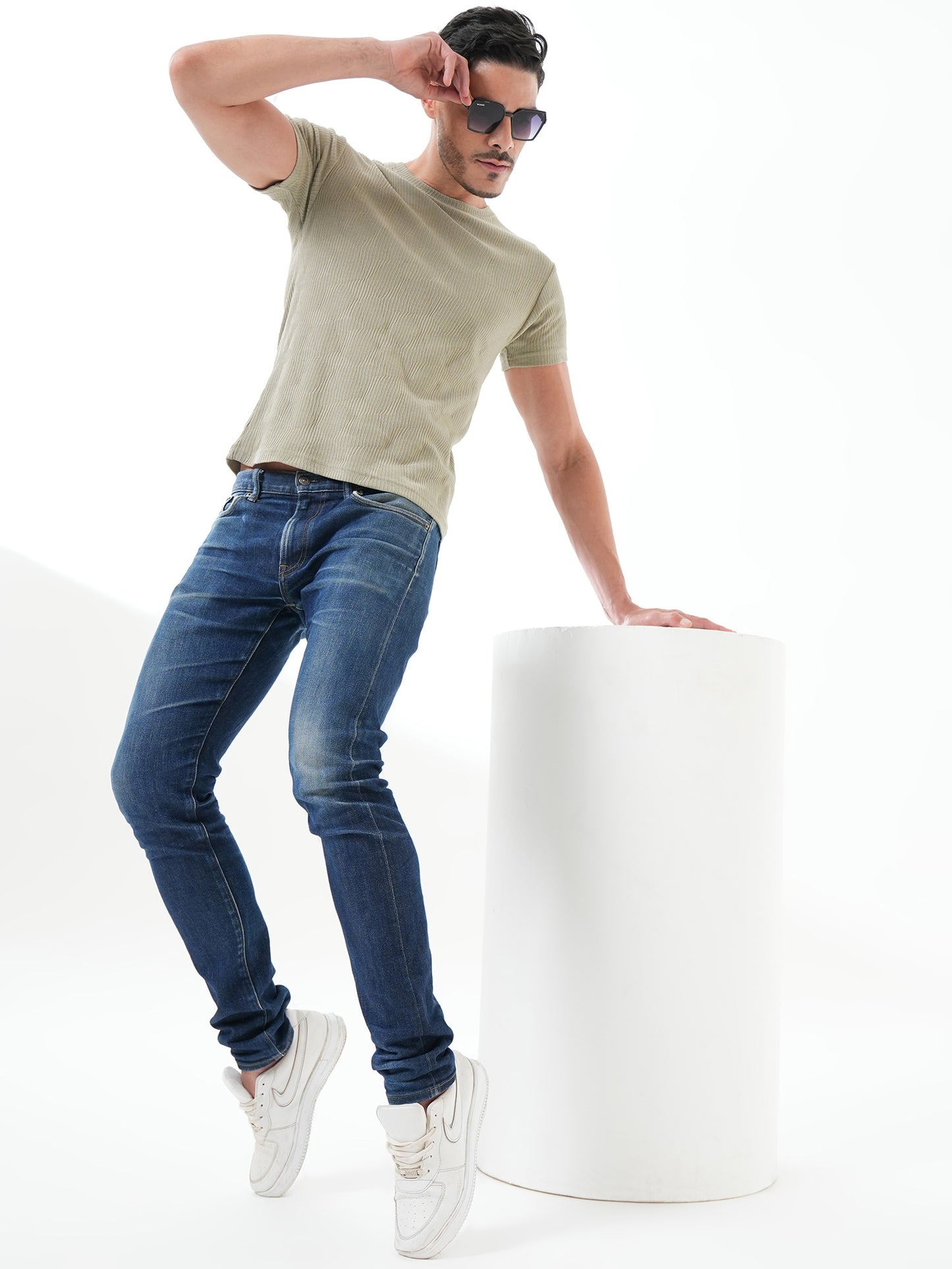 Men Solid Textured Round Neck T-shirt Olive