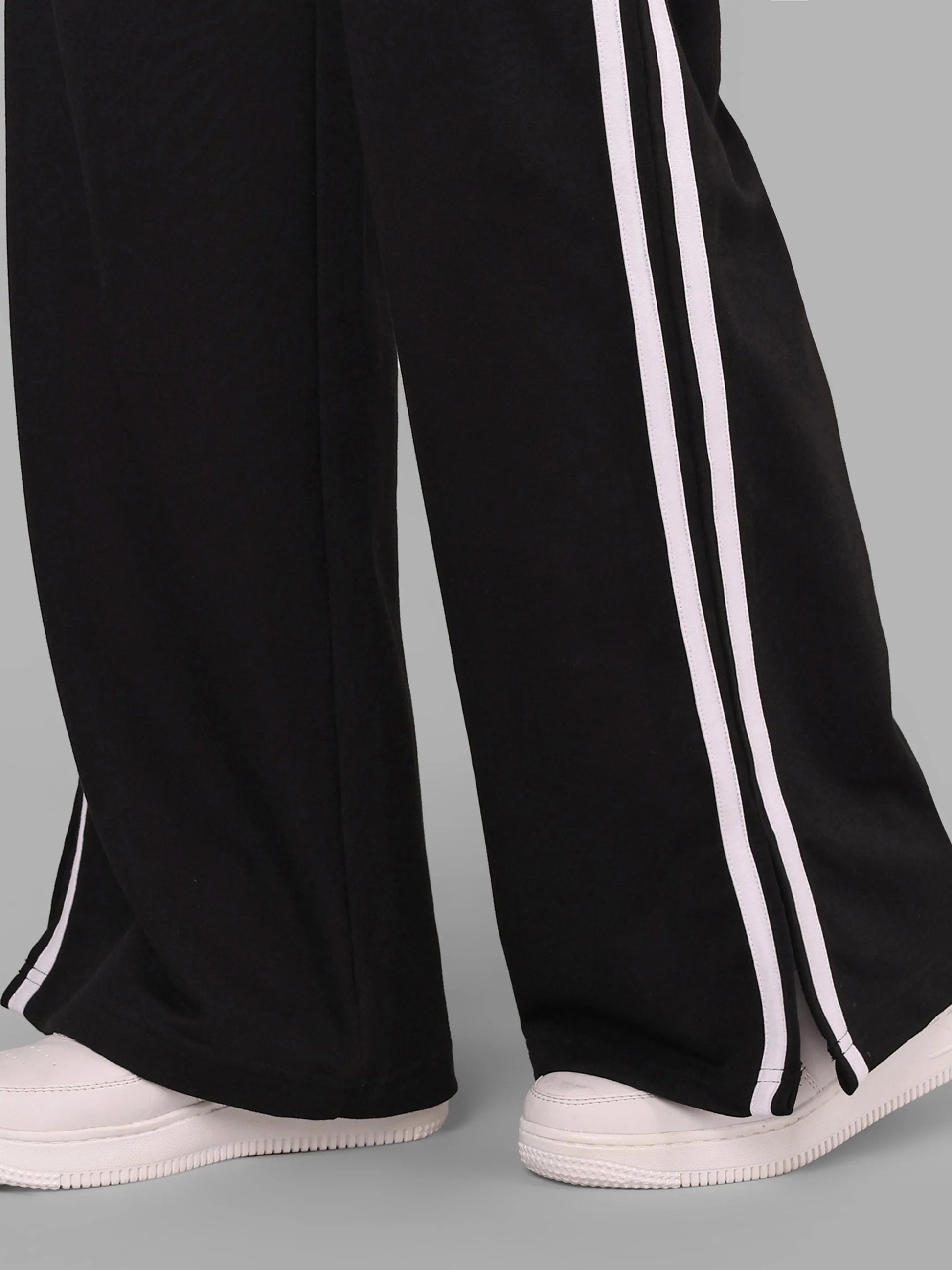 Women Black Trackpants - Reprise
